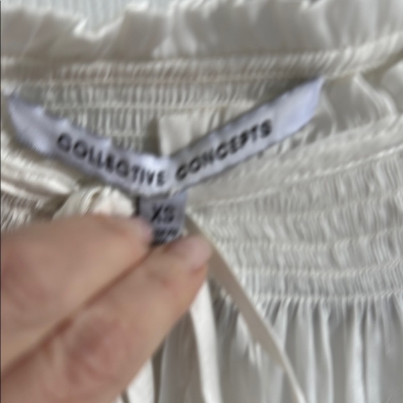 ❤️Collective Concepts Cream Puff Sleeve Blouse with Smocked Bib Collar - Picture 3 of 7